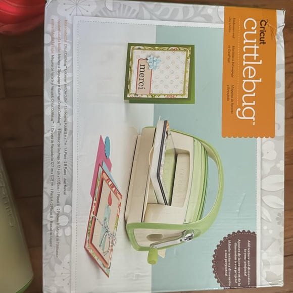 Cricut Cuttlebug never used but comes with original box - Picture 5 of 6